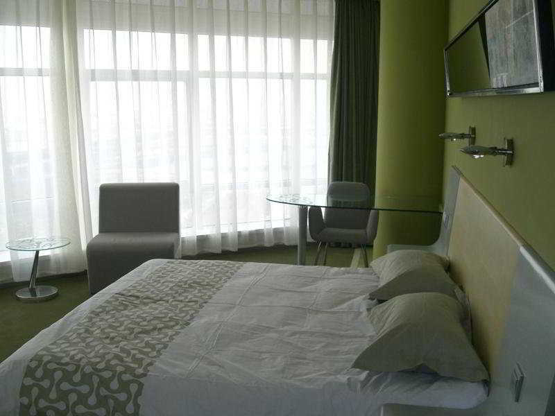 Hotel Dazhong Airport 3*