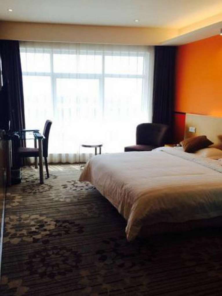 Hotel Dazhong Airport 3*